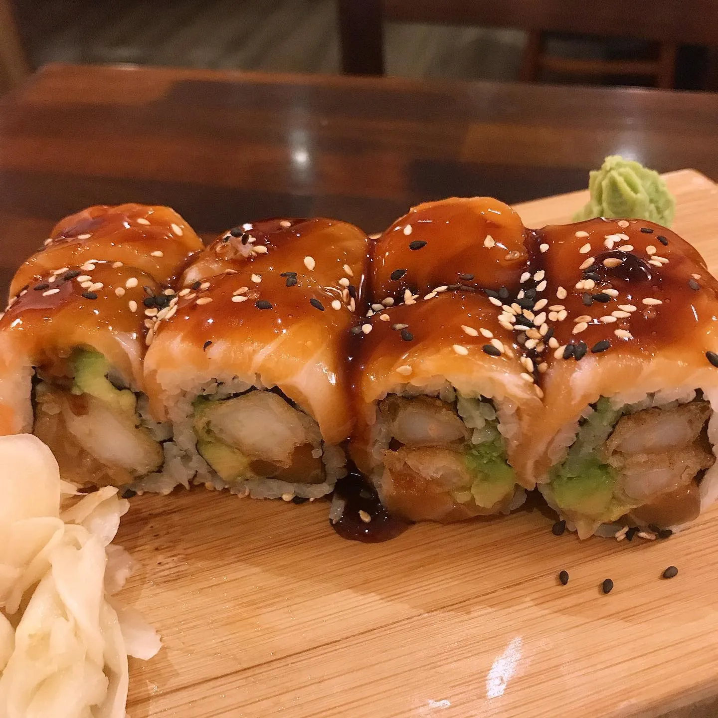 Lachs-Rolle mit Tempura-Garnele