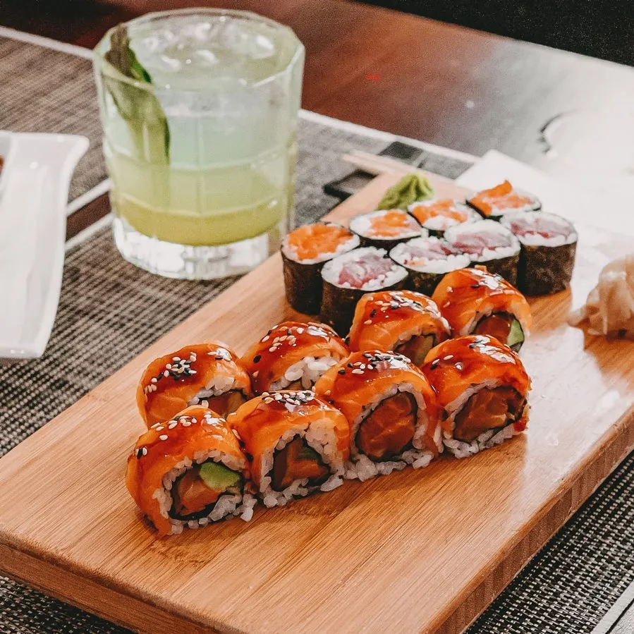 Lachs-Rollen mit hausgemachter Limonade
