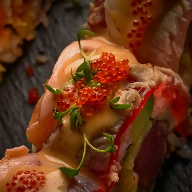 Sashimi mit Fischrogen und Kresse