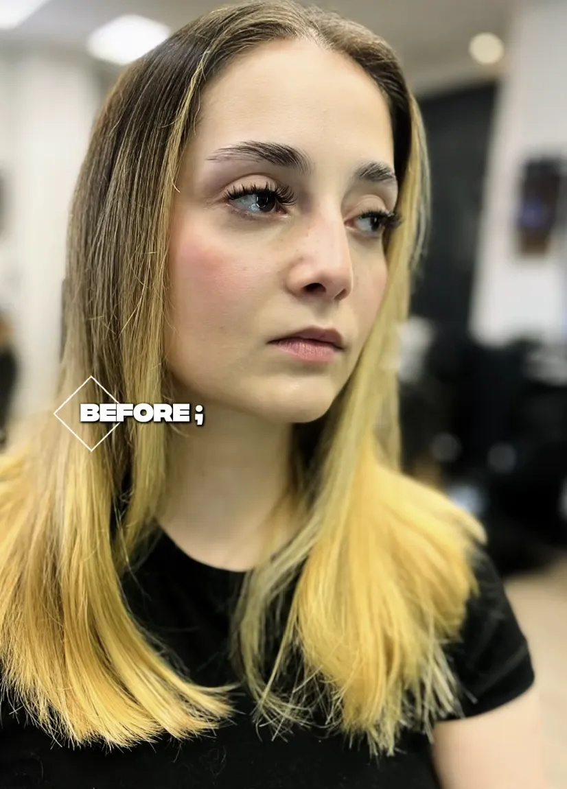 Vorher: lange Haare in ausgewaschenem Gelbblond mit dunklem Ansatz; oben im Bild steht ein eingeblendeter Story-Sticker mit dem Wort BEFORE.